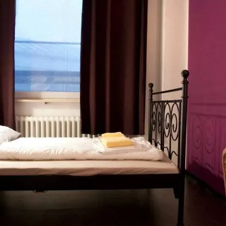 Station - For Backpackers Hostal