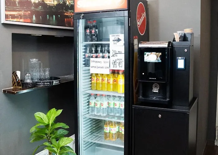 Hostel Station - For Backpackers