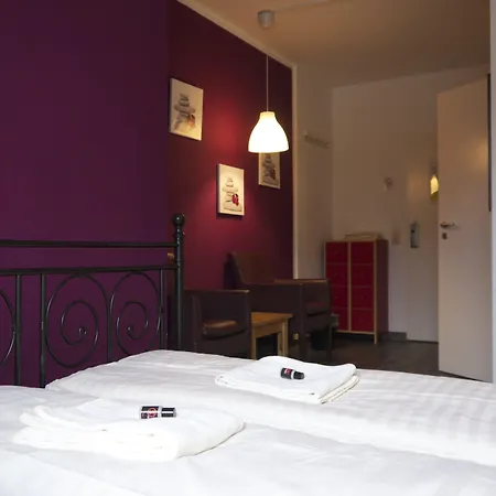 Hostel Station - For Backpackers