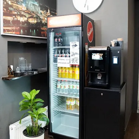 Hostel Station - For Backpackers