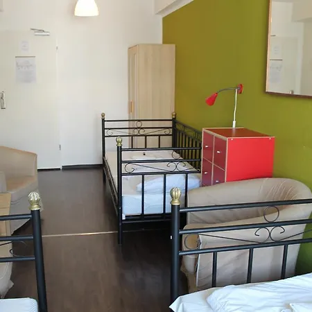 Station - For Backpackers Albergue