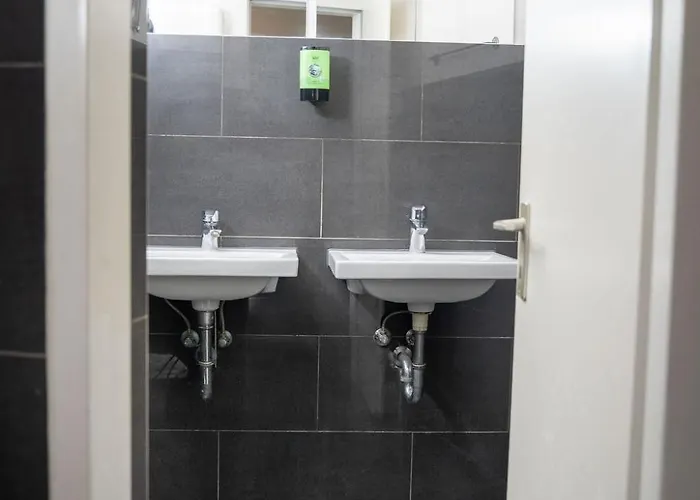 Station - For Backpackers * קלן