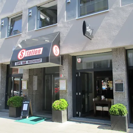 Station - For Backpackers *