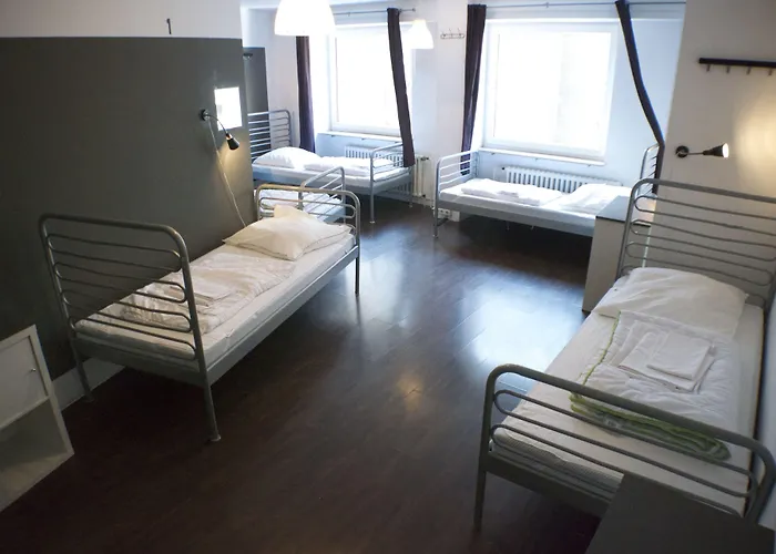 Hostel Station - For Backpackers *