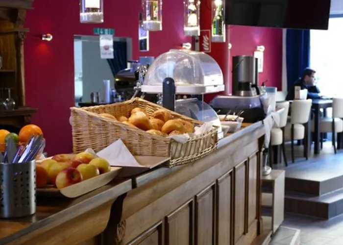 Station - For Backpackers *