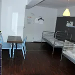 Station - For Backpackers אכסניה *